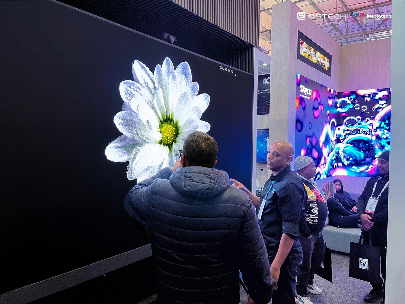 QSTECH fine-pitch LED display for professional AV broadcast and control room applications
