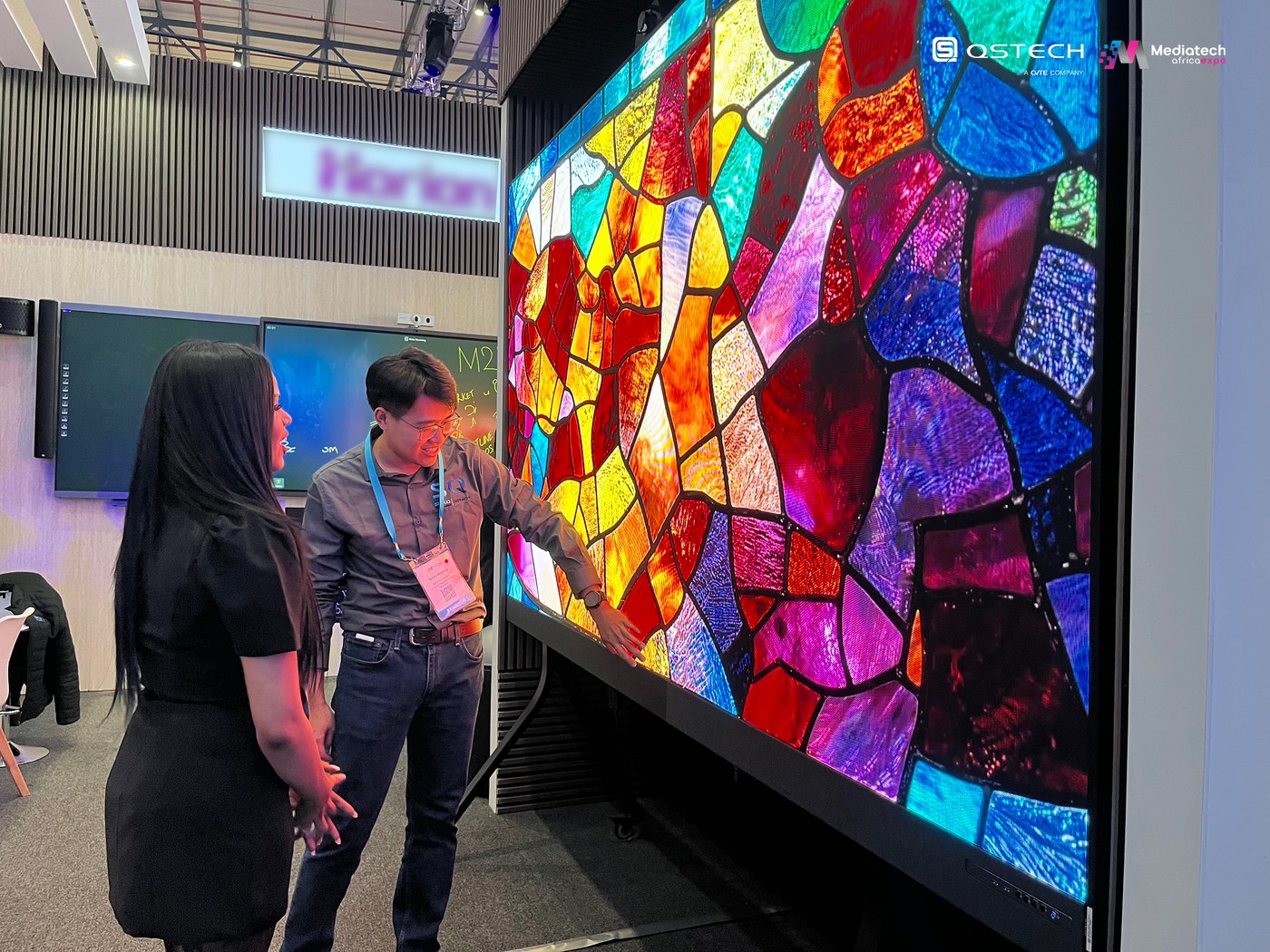 FM27 Series COB corner LED display for commercial and creative indoor spaces