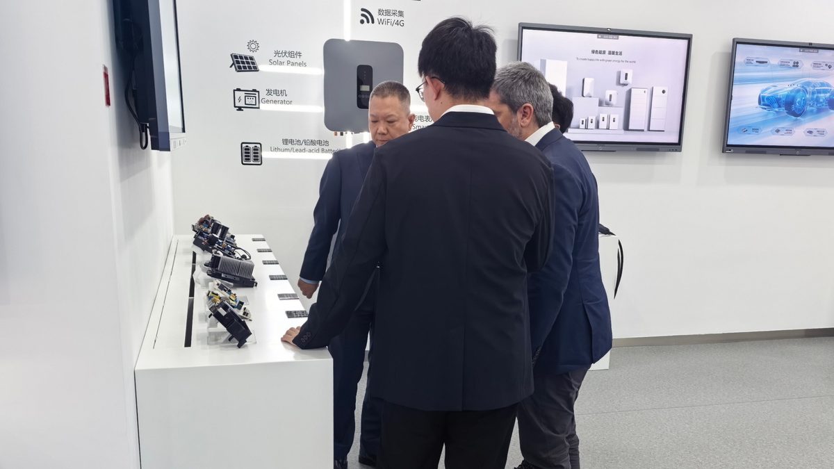 Argentine delegation visiting CVTE's electronic board showroom Argentine delegation visiting CVTE's electronic board showroom