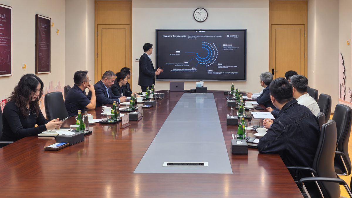 Representatives discussing potential cooperation during the delegation's visit Representatives discussing potential cooperation during the delegation's visit